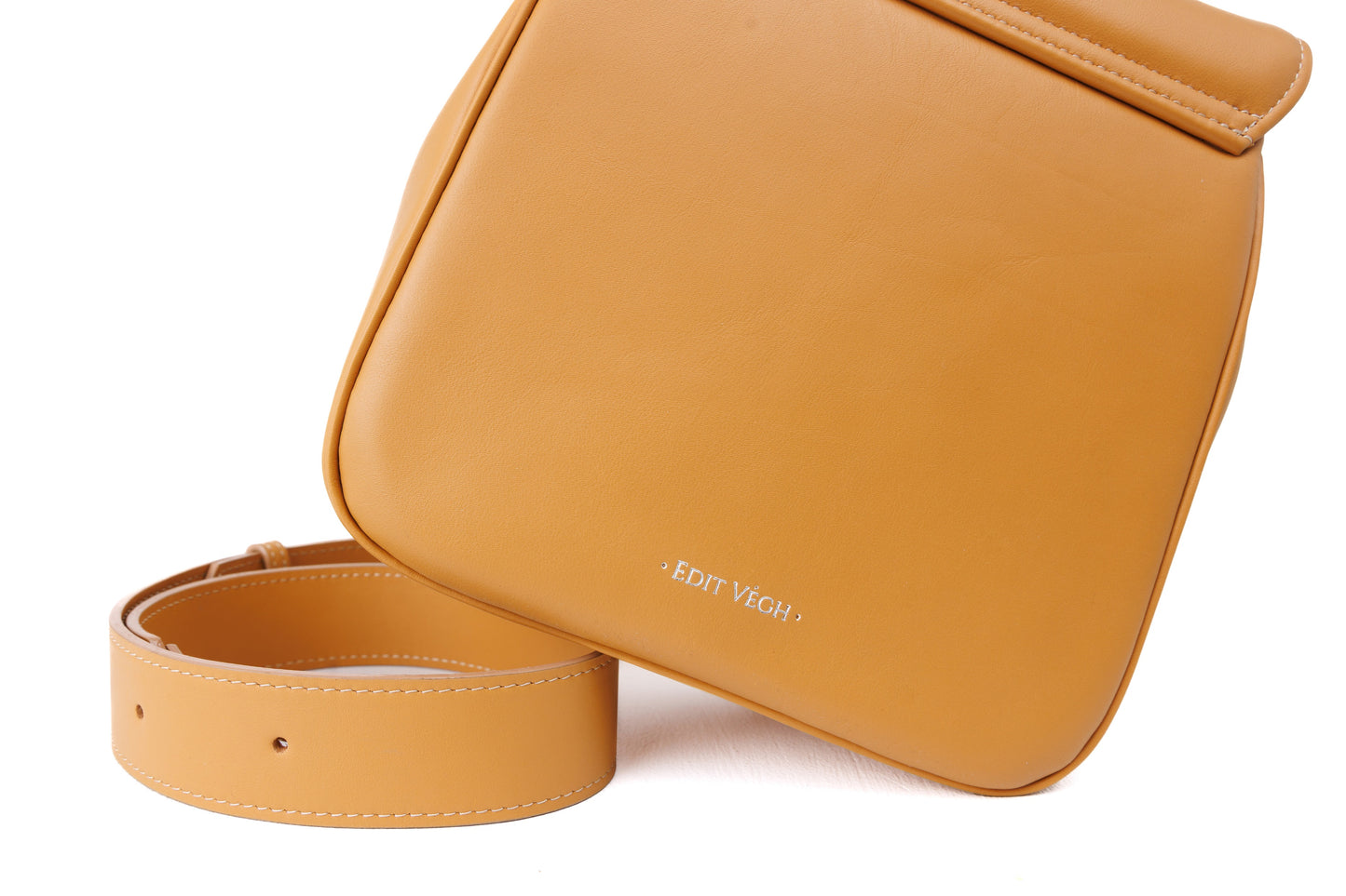 Morning Bloom camel leather bag